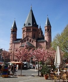 Dom, Marktplatz, Frühling