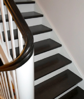 Treppe/Handlauf aufgearbeitet,coloriert,versiegelt