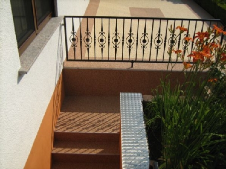 Terrasse mit Treppe