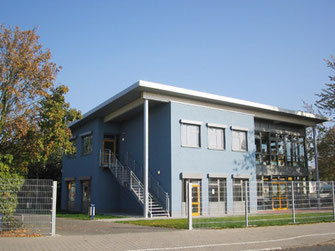 Schulgebäude, Öffentliche Gebäude