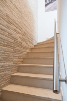 Naturstein, Treppe, Wand mit Verblender